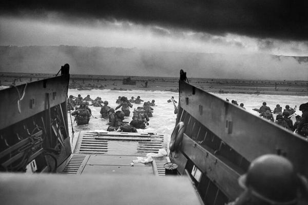 Soldiers exiting boats onto the beaches of Normandy