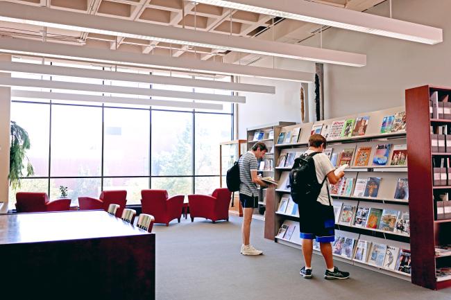 Two students browse magazines at the Fine Arts & Design Library.